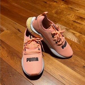 Puma Women's Hybrid Nx WNS Running Shoe, Puma Black Peach